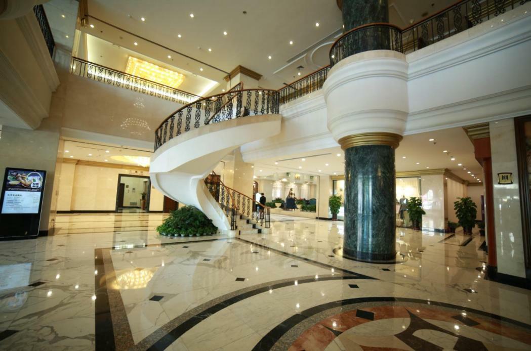 Kerren Hotel Dalian Exterior foto